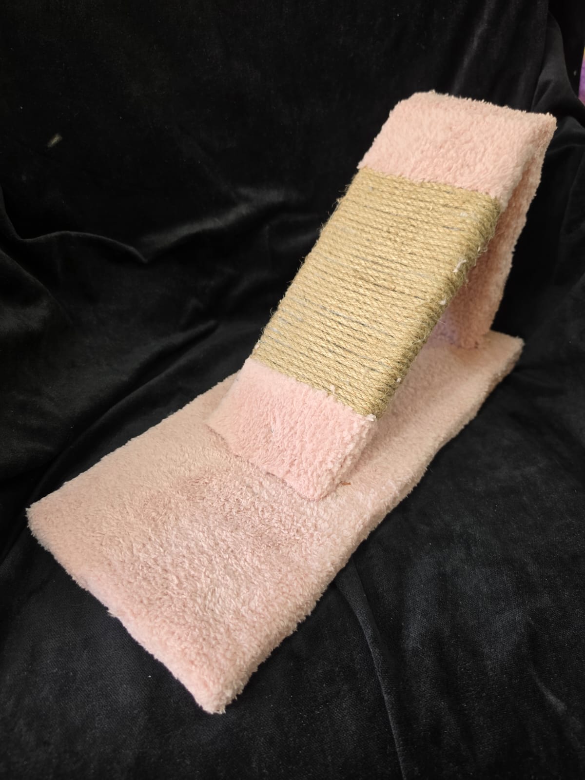 Pembe Peluş Kaplamalı Kedi Tırmalama Tahtası